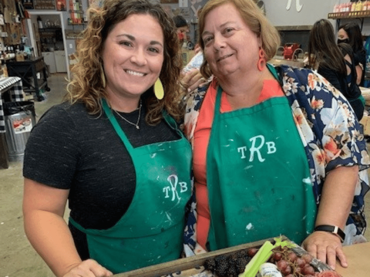 Helena Sacadura Cabral standing in front of a store